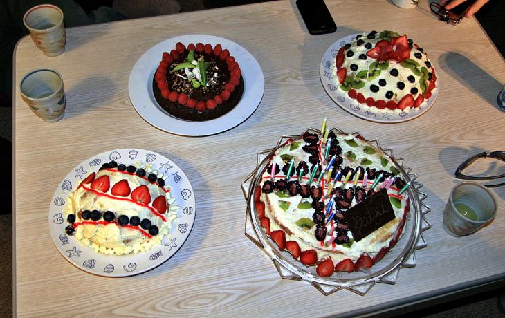 Four cakes (two of them gluten-free) / Vier Kuchen (zwei davon ohne Gluten)