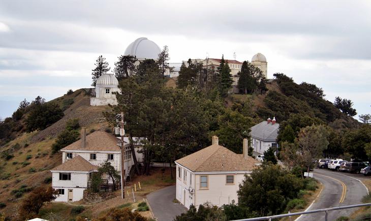Buildings near Lick Observatory / Gebäude in der Nähe vom Lick Observatory