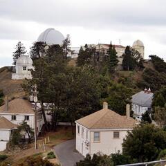 Buildings near Lick Observatory / Gebäude in der Nähe vom Lick Observatory