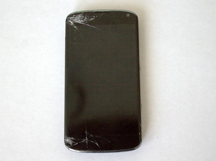 My Nexus 4 with its broken touch screen.