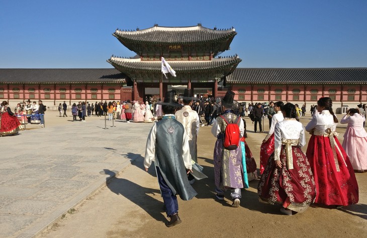 Traditional clothing at Gyeongbokgung Palace